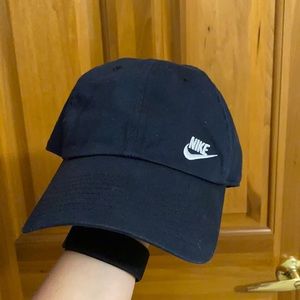 Black Nike hat.